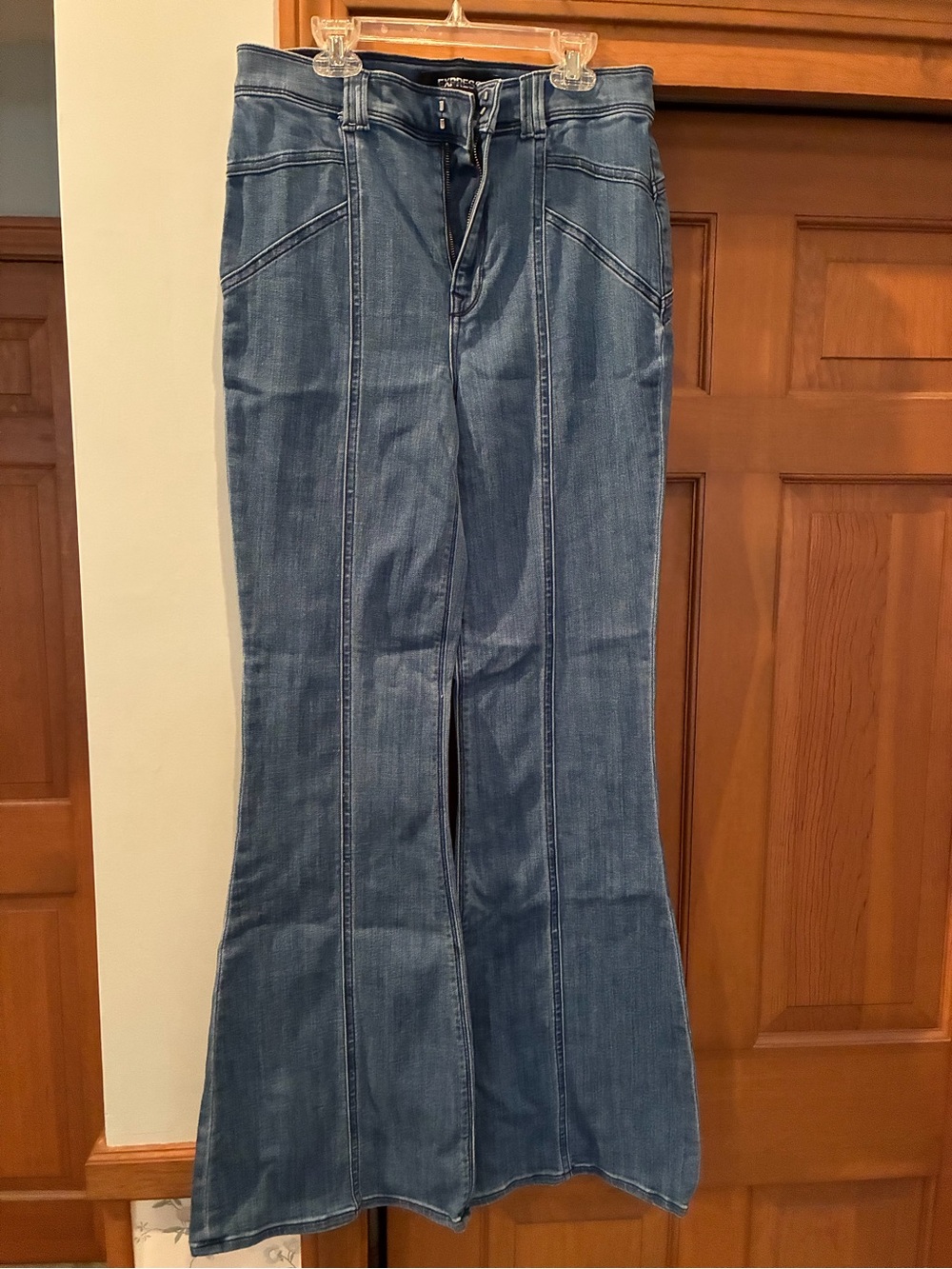 Express Women’s Light Blue Bell Flare Jeans 6 reg. 31” inseam